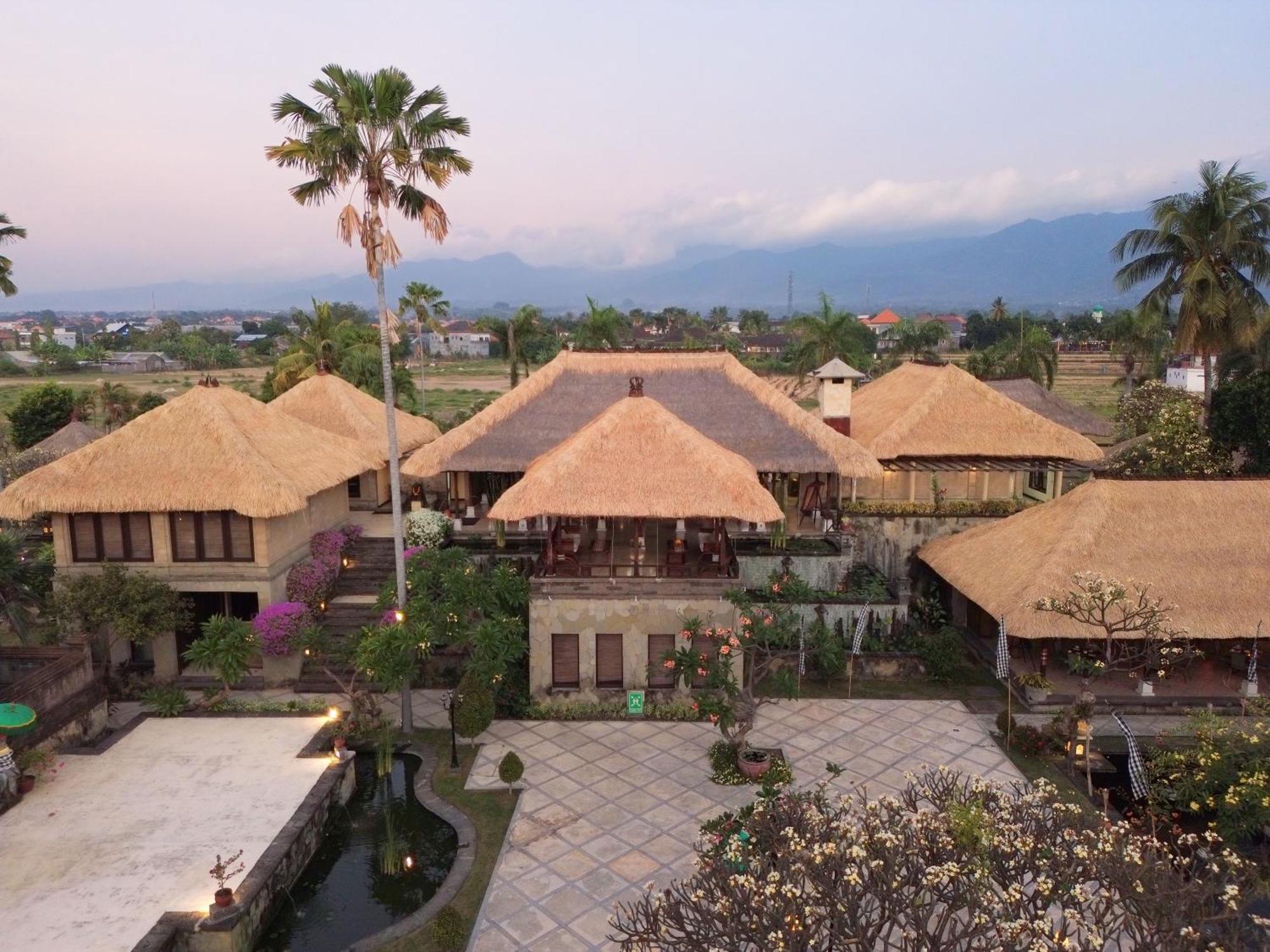 Hotel Puri Bagus Lovina Exterior foto